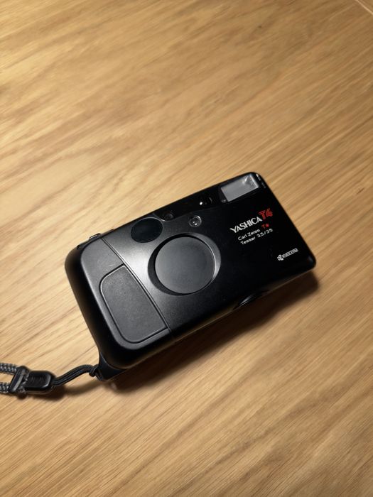 Yashica T4 – kultowy kompakt z obiektywem Carl Zeiss T*