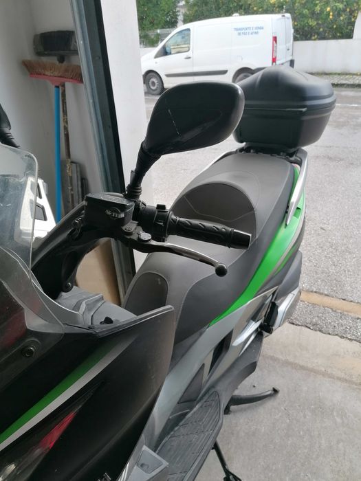 Kawasaki J300 edição especial