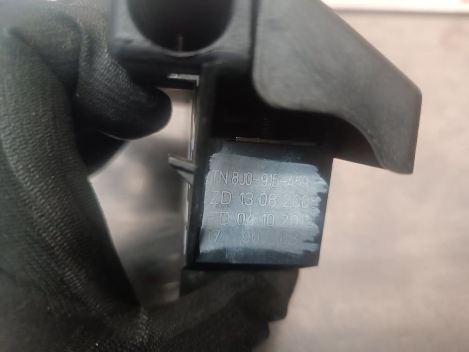 Caixa Fusíveis da Bateria AUDI A4 B8 - KB8J4590