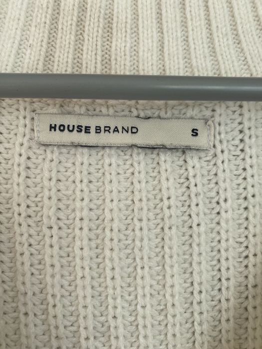 Biały sweterek kremowy z dekoltem w serek