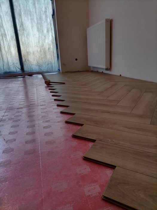 Montaz podłóg drewnianych, Układanie paneli podłogowych , Montaż paneli,