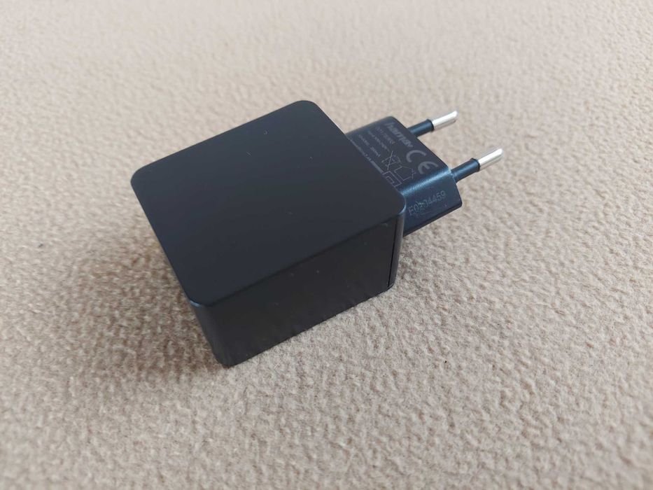 Зарядний пристрій Hama з 2 х USB-портами 3.1A 15,5W + 2,4А Німеччина