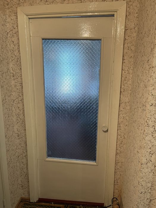 Продам двері з лутками