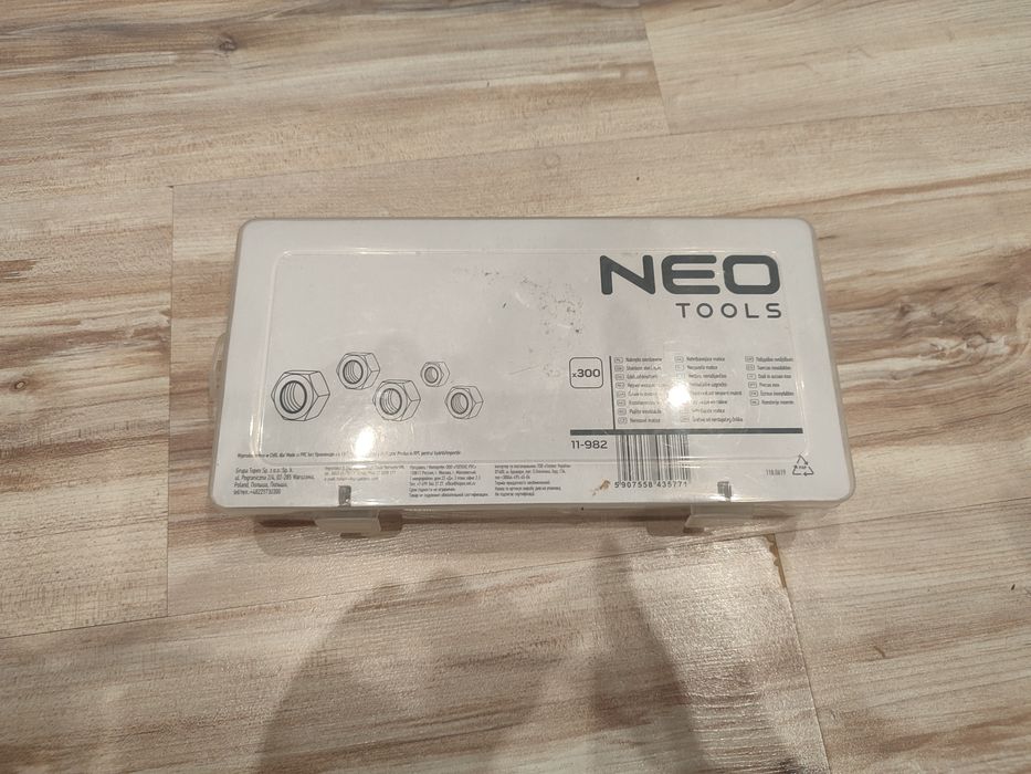 Zestaw nakrętek nierdzewnych Neo Tools 300 sztuk