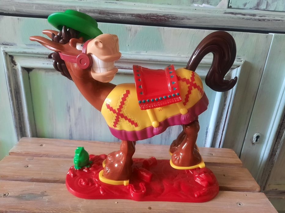 Віслюк, що брикається Hasbro