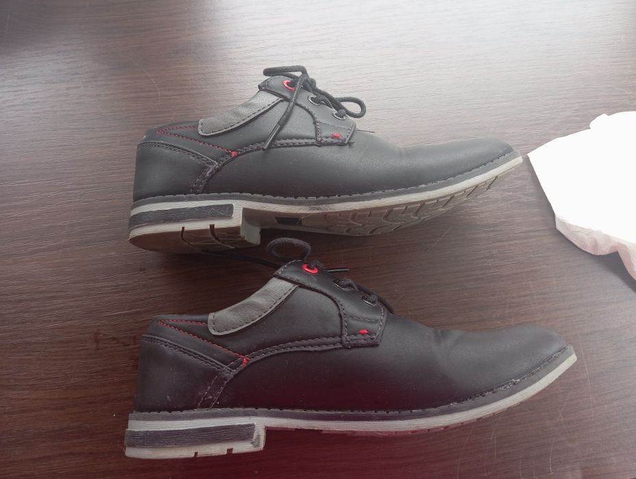 Elegancki buty chłopięce