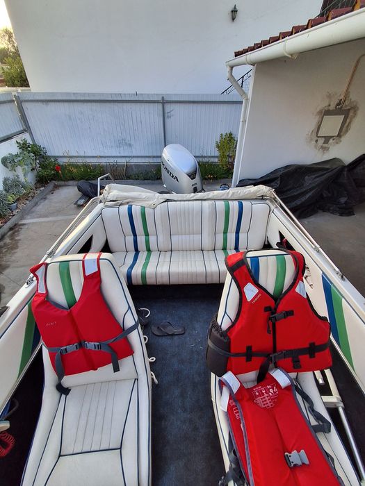Barco com motor Honda