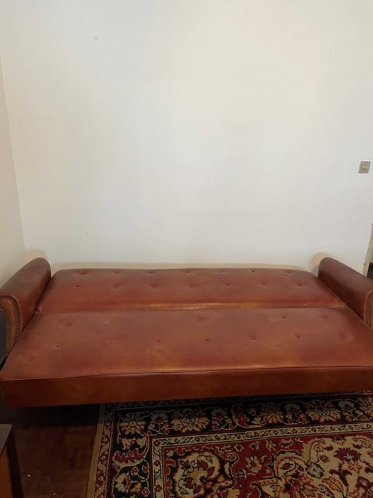 SOFÁ-CAMA em napa