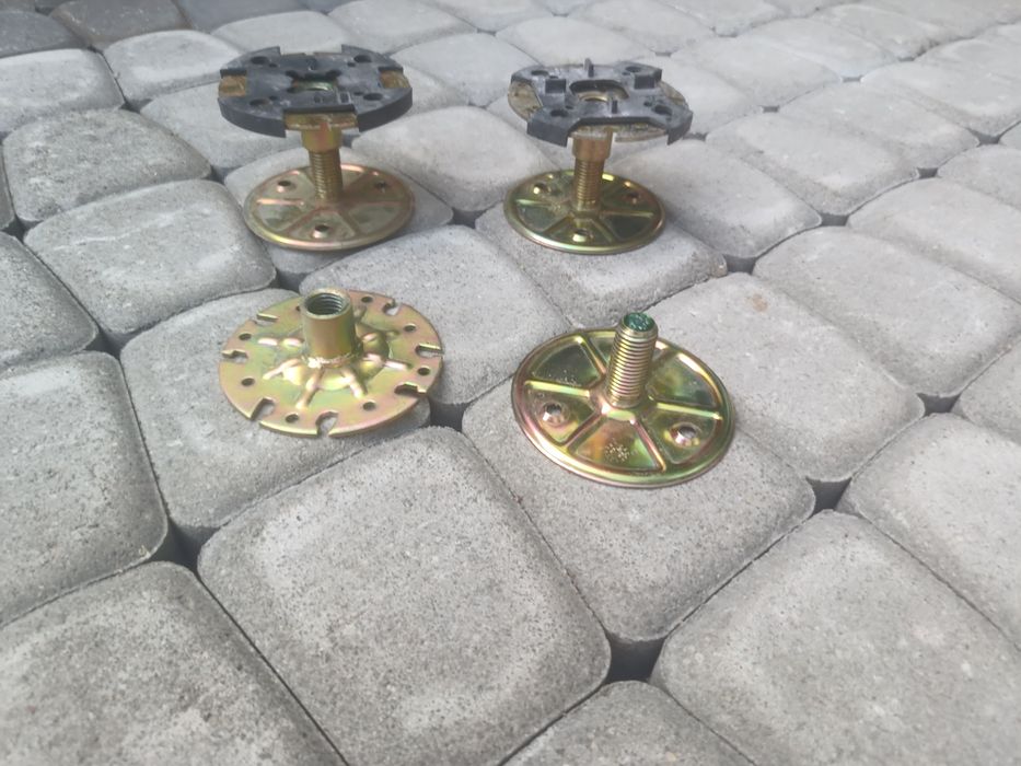 Podłoga techniczna podniesiona Mero 60x60 stopki