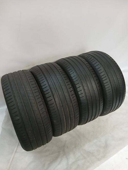 Lato Pirelli Scorpion 255/45R19