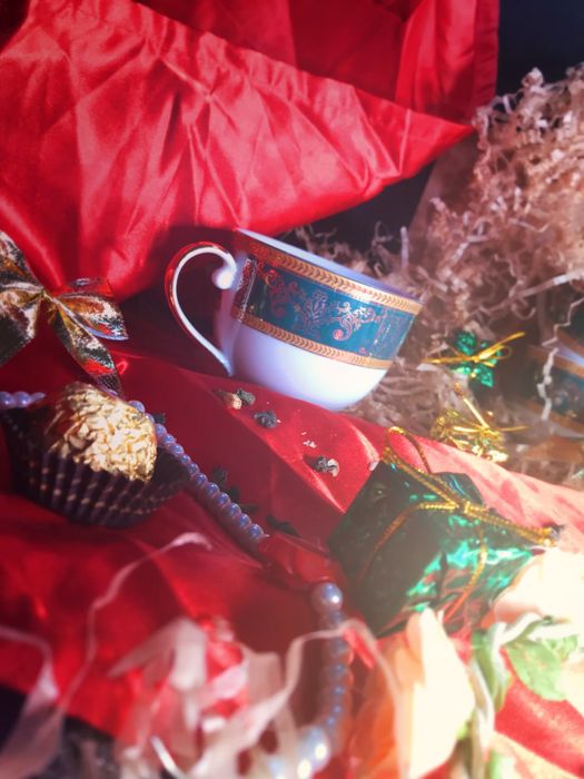 Зелено-білий сервіз з золотим орнаментом