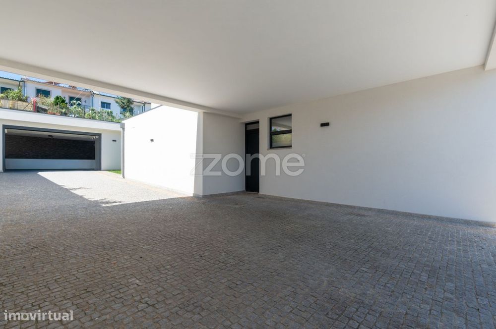Moradia individual T4 em Ferreiros, Braga