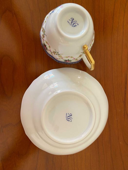 Chávena de café NG, armoriada com brasão da monarquia portuguesa