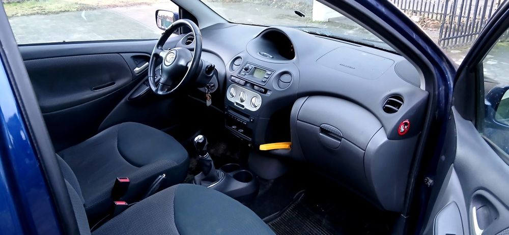 Toyota Yaris 1.3 Lift Rok 2004 Wspomaganie Klima CD Zimówki