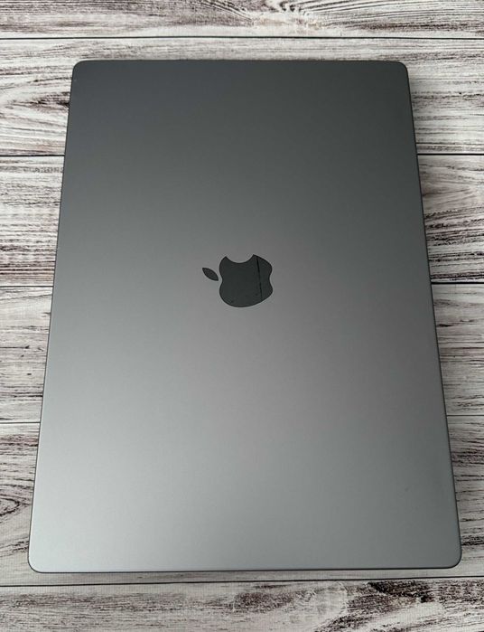 Apple MacBook Pro 16' 2021 M1 Pro/32Gb/512Gb Space Gray: 42 000