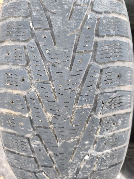 235/65R18 Nokian