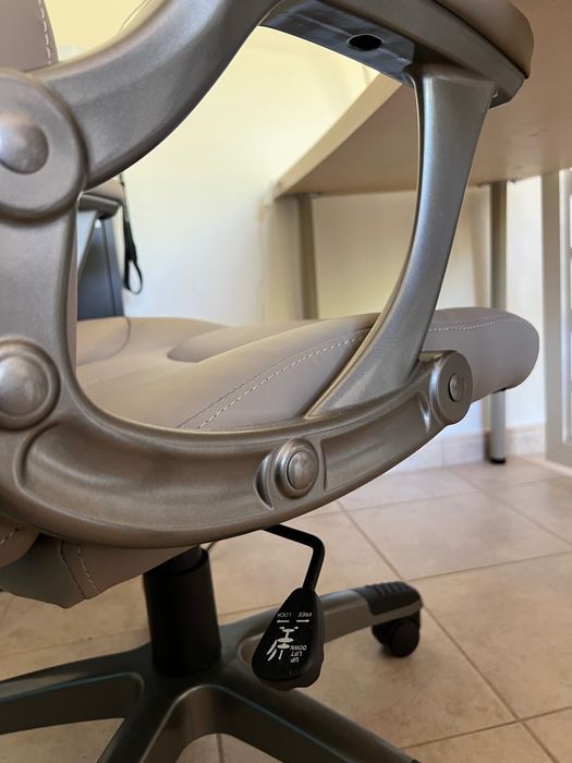 Cadeira escritório com apoio de cabeça