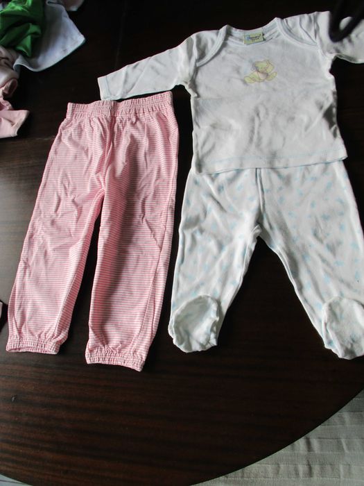 Lote 13 peças de roupa p/ bébé 3 a 12 meses, Bodies, Babygrows, camisolas da Pré-Natal, Benetton Baby etc. ótimo estado