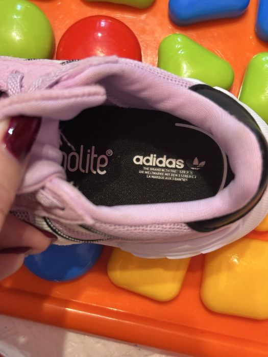 Оригінальні дитячі кросівки Adidas для дівчинки, бузкові