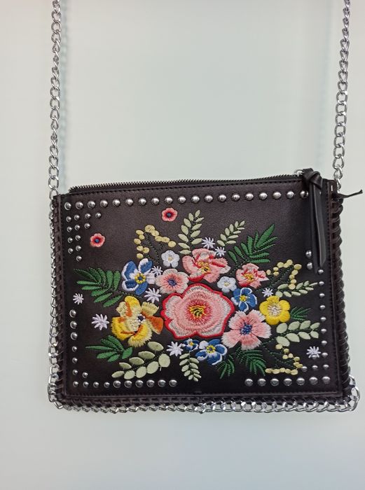 Сумка с вышивкой