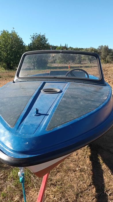 Barco com reboque à venda