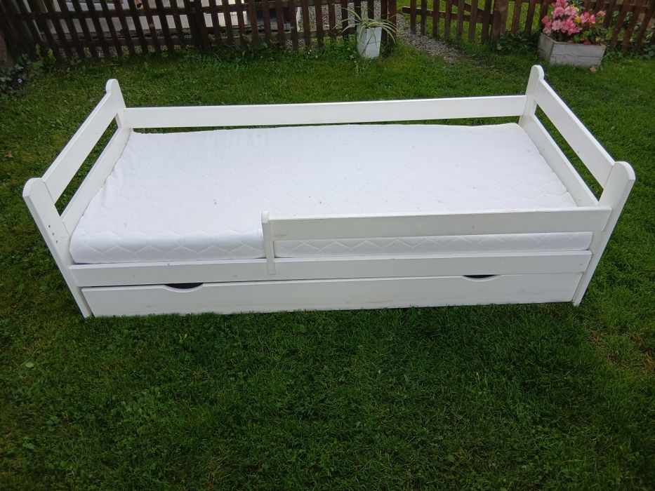 Łóżko dziecięce białe 180×80 cm + materac + barierka + szuflada