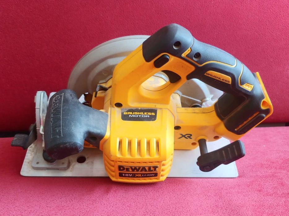 Piła twrczowa DeWalt dcs570