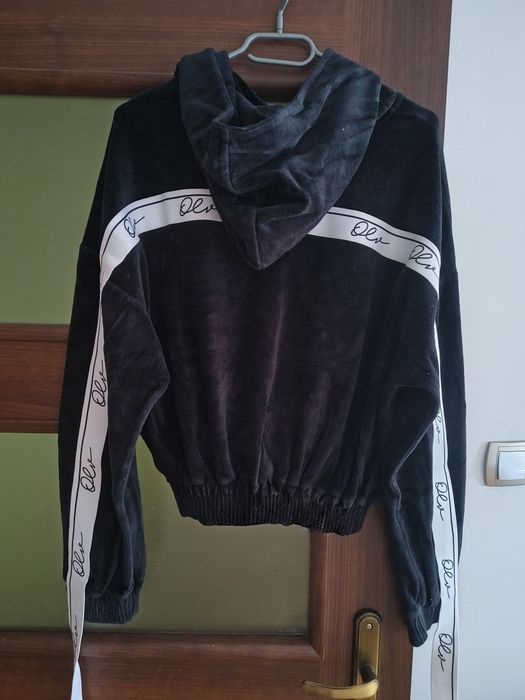 Czarna welurowa bluza z kapturem Ola Voga