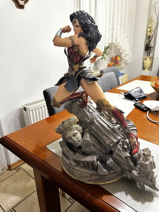 Wonder woman 1/4 queen studios sideshow iron studuos xm studios