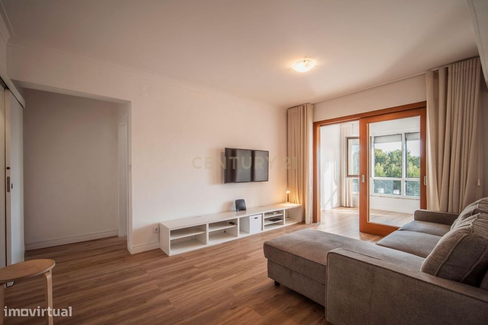 Apartamento T1 + Escritório totalmente remodelado