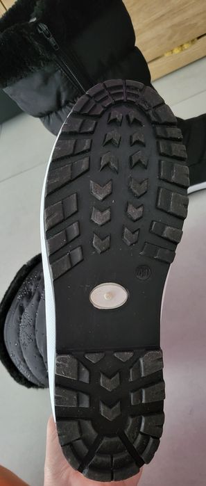 Czarne śniegowce buty zimowe kozaki 40 41