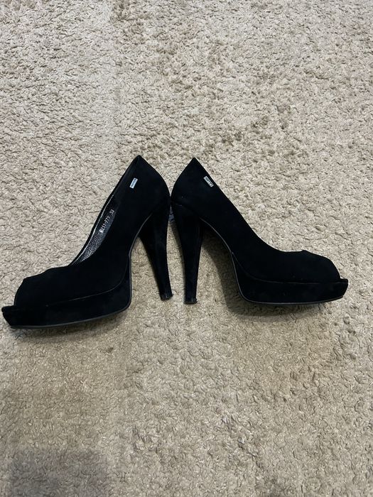 Туфлі, босоніжки