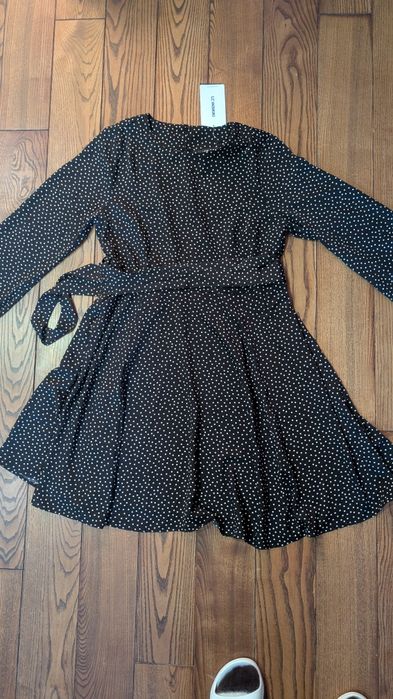 Плаття чорне в горошок