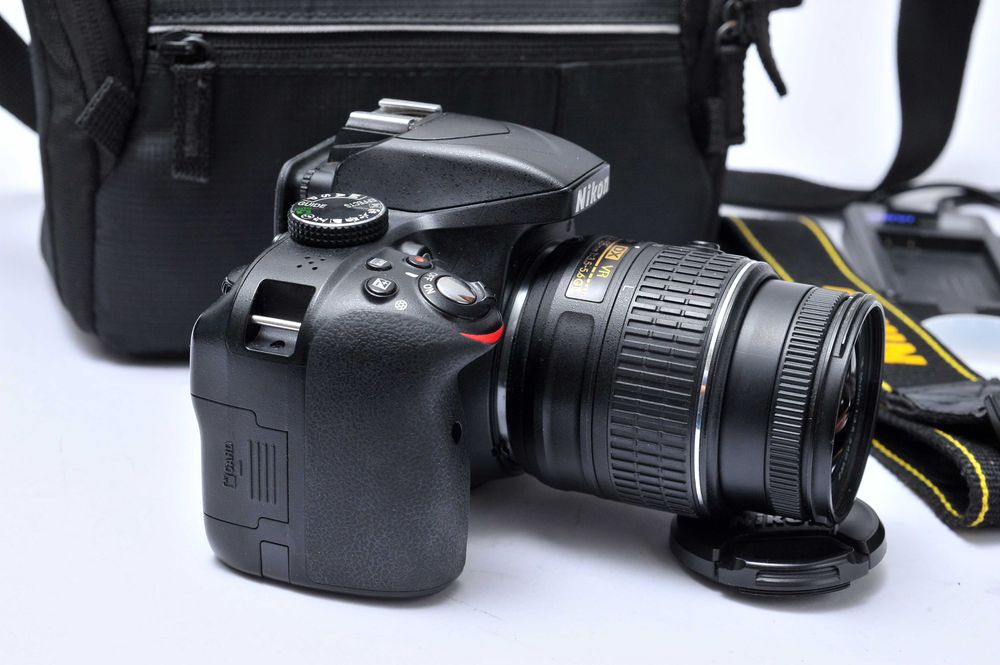 Nikon D3300 C/ lente 18-55mm (excelente estado)