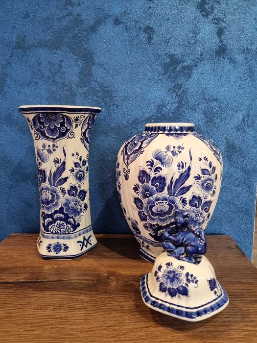 Porcelanowe wazy Delft ręcznie malowane