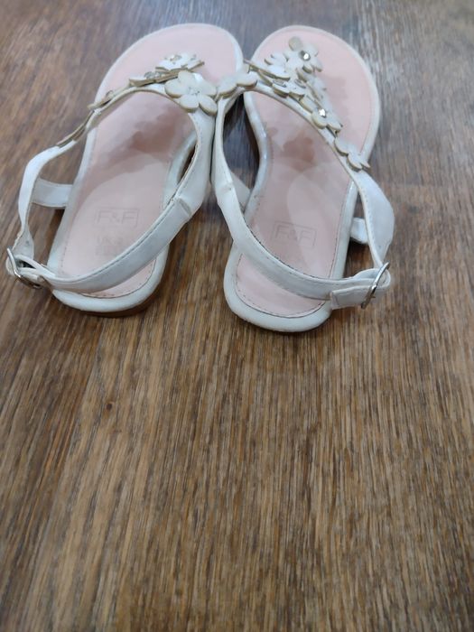 Босоніжки для дівчинки