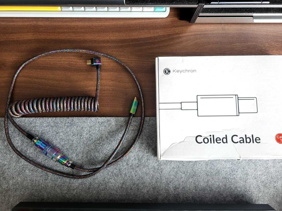 Keychron Premium Coiled Aviator Cable Rainbow Plated Black / Pod kątem