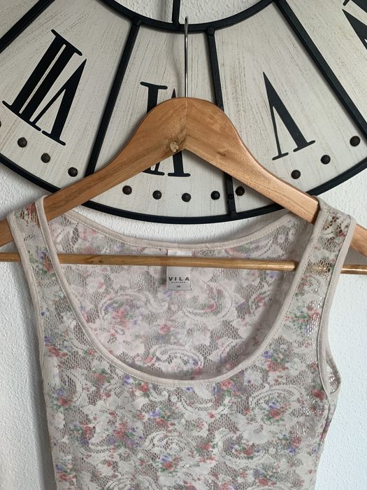 Vestido floral de renda