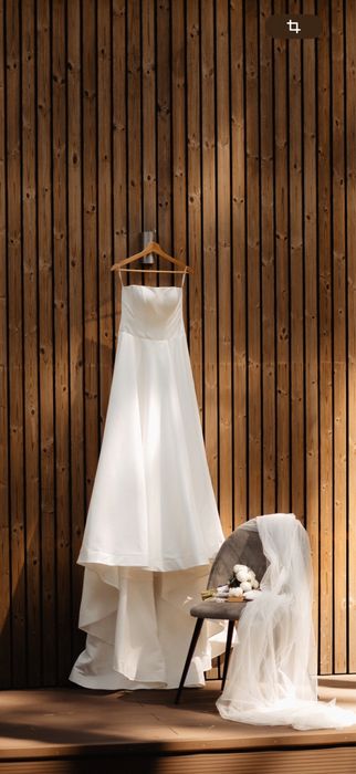 Весільна сукня зі шлейфом