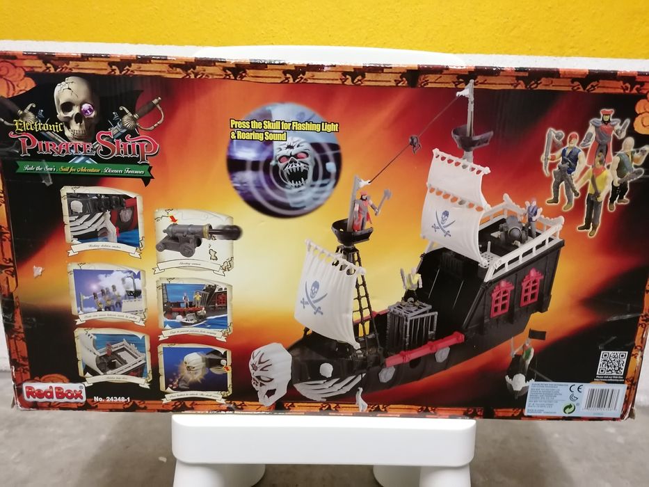 Barco Pirata, como novo, barato!