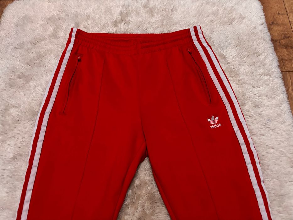 Czerwone spodnie sportowe dresowe
