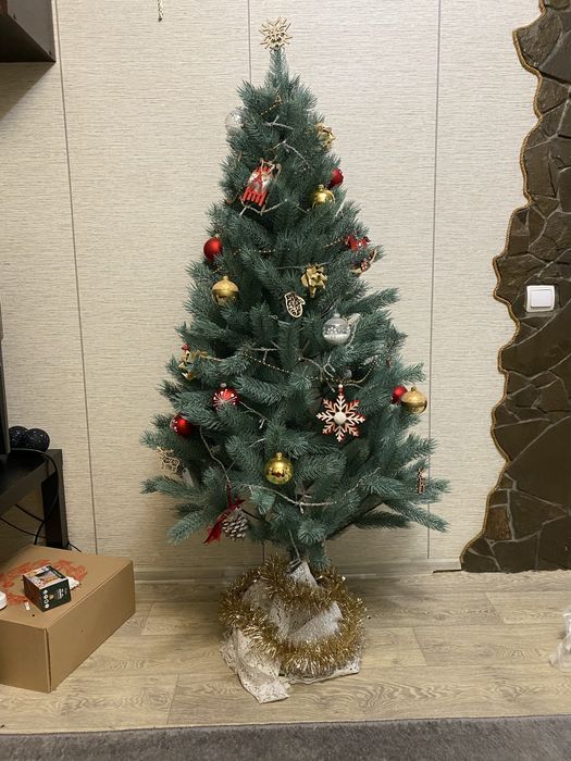 Ялинка новорічна