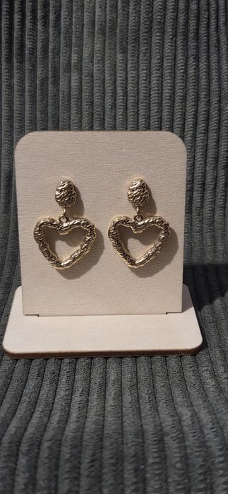 Brincos em aço coração e brilhantes
