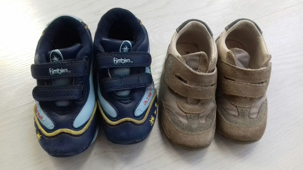 Продам детские кроссовки