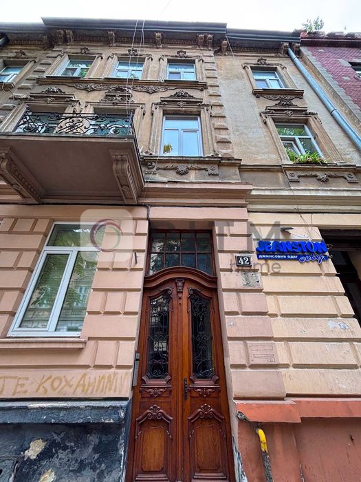 Продаж 3-кімнатної квартира в австрійському будинку — вул. Пекарська, 42, Личаківський район