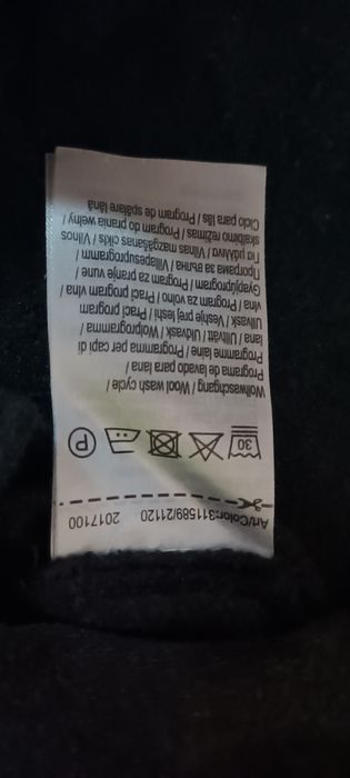 Sweterek czarny roz. L