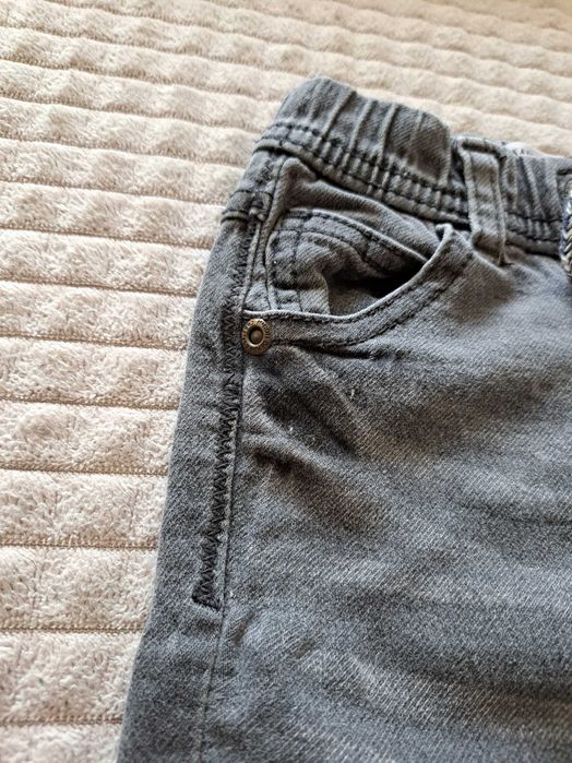 Jeansy ze ściągaczami dla chłopca rozmiar 86/92