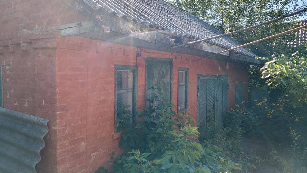 Продається житловий будинок з господарчими спорудами і земельна ділянка в сел Ружин