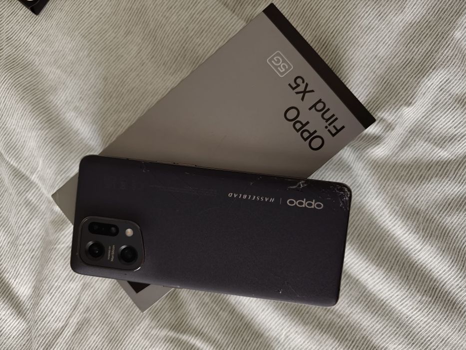 Troco o vendo telemóvel está como novo