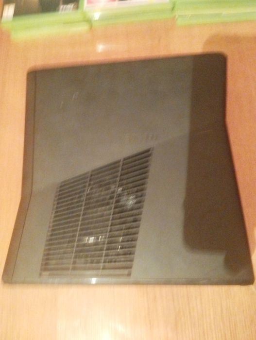 Продам Xbox 360 Slim 250 GB (без прошивки)
Продам ігрову консоль Xbox